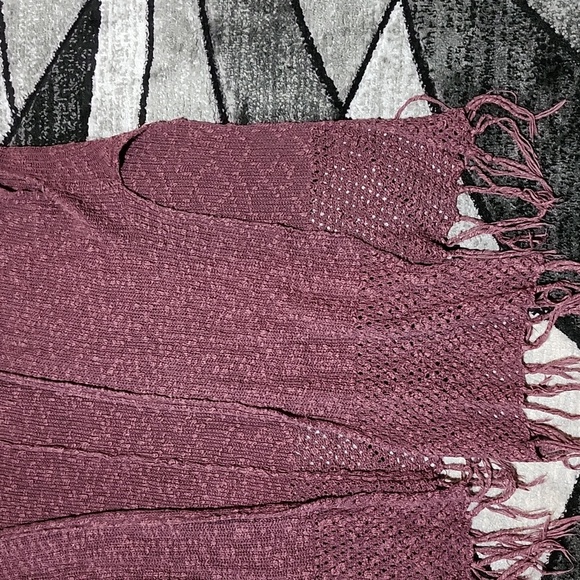 BUCKLE DAYTRIP MAROON KNIT FRINGE HEM OPEN CARDIGAN KIMONO SHAWL - Picture 5 of 11